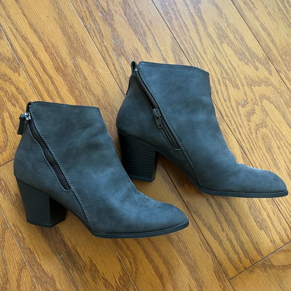 Women’s Express Gray Ankle Booties boots with Block Heel size 9 shoes